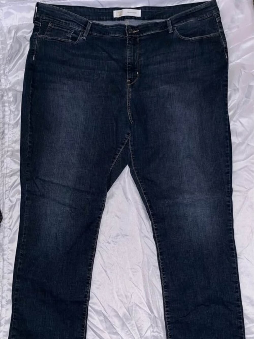 Levi’s Signature Gold Mid Rise Straight Blue Jeans, size 26M